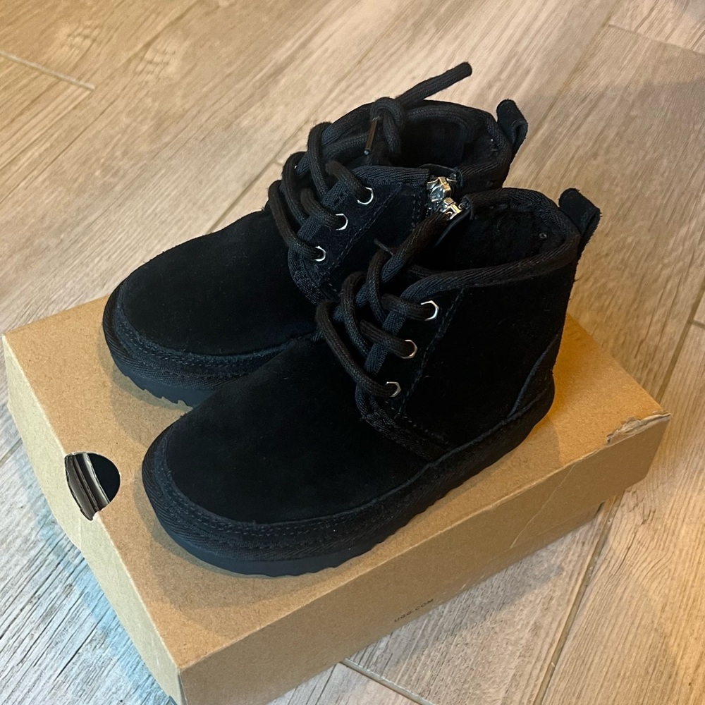 Ugg Toddler Neumel II Boot Suede Classic size 8c